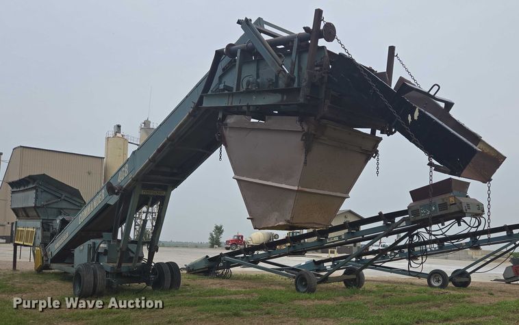 image for item EB1031 Powerscreen Commander 408 screening plant