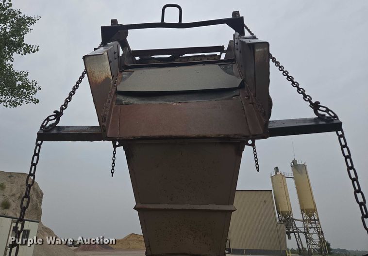 image for item EB1031 Powerscreen Commander 408 screening plant