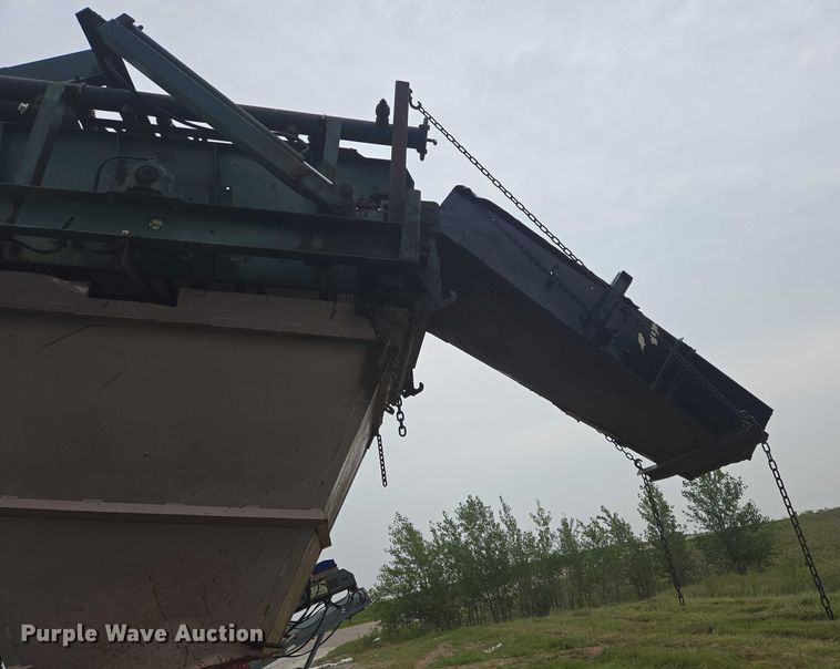 image for item EB1031 Powerscreen Commander 408 screening plant