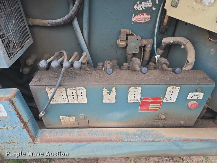 image for item EB1031 Powerscreen Commander 408 screening plant