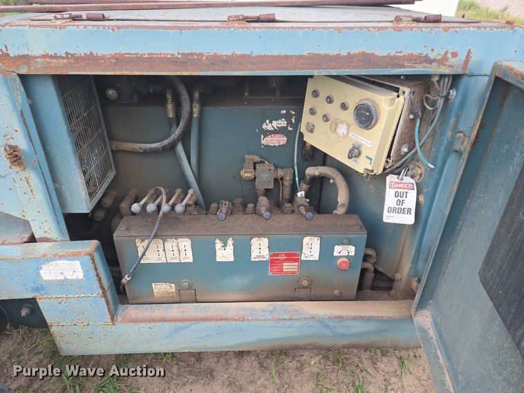 image for item EB1031 Powerscreen Commander 408 screening plant
