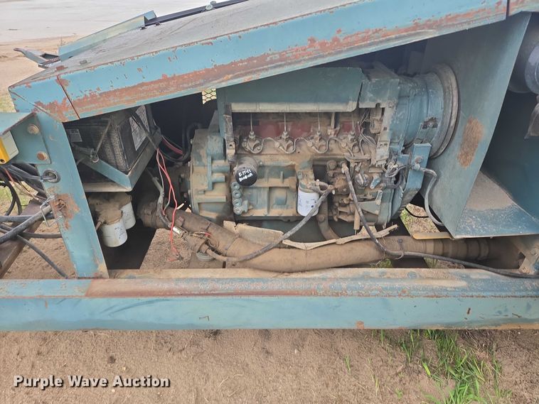 image for item EB1031 Powerscreen Commander 408 screening plant