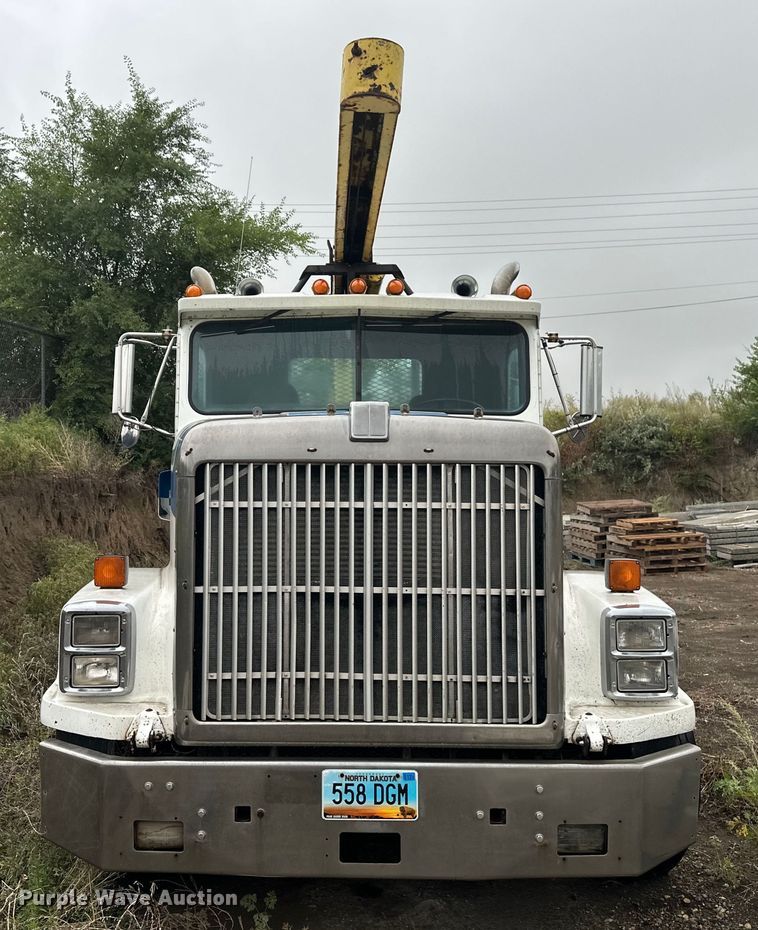 image for item EB2842 1988 International 9300 crane truck