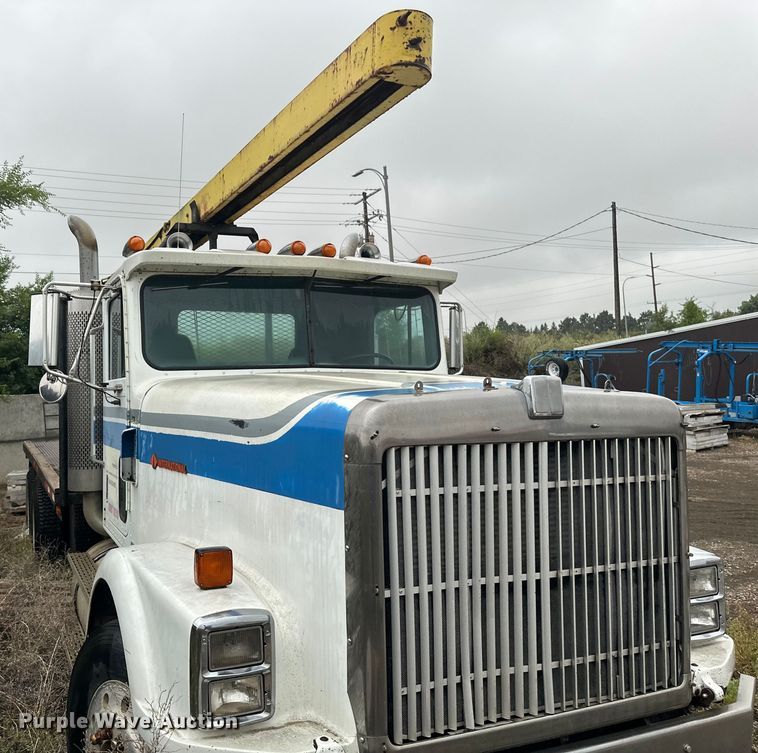 image for item EB2842 1988 International 9300 crane truck