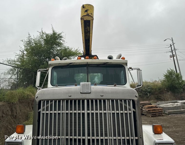 image for item EB2842 1988 International 9300 crane truck