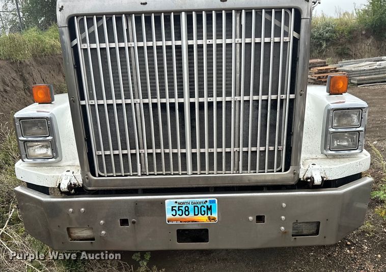 image for item EB2842 1988 International 9300 crane truck