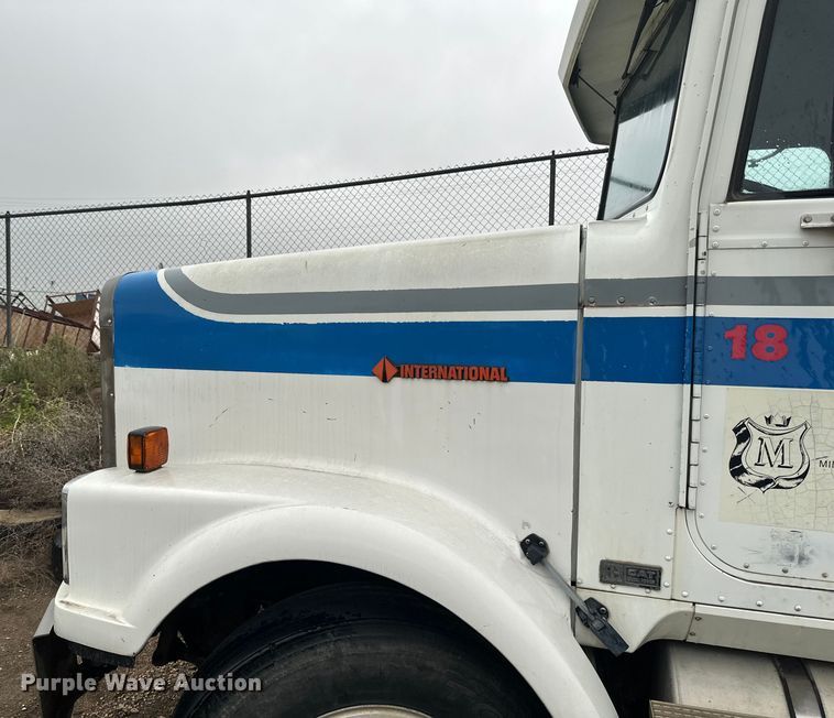 image for item EB2842 1988 International 9300 crane truck