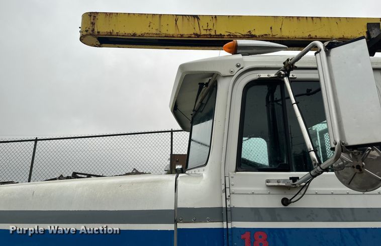 image for item EB2842 1988 International 9300 crane truck