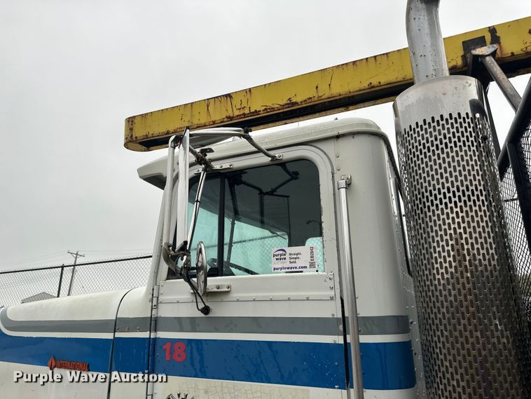 image for item EB2842 1988 International 9300 crane truck