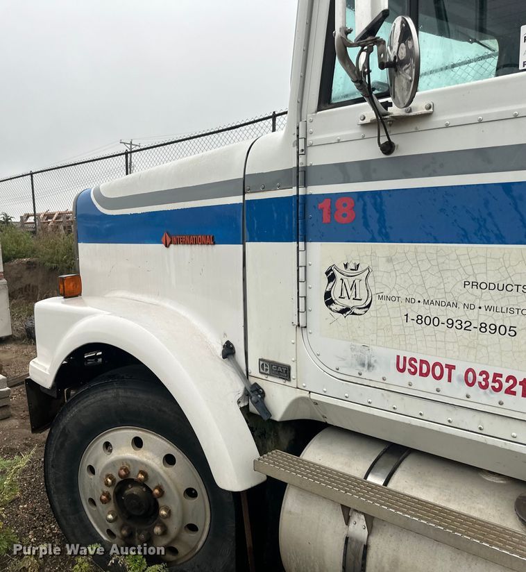 image for item EB2842 1988 International 9300 crane truck