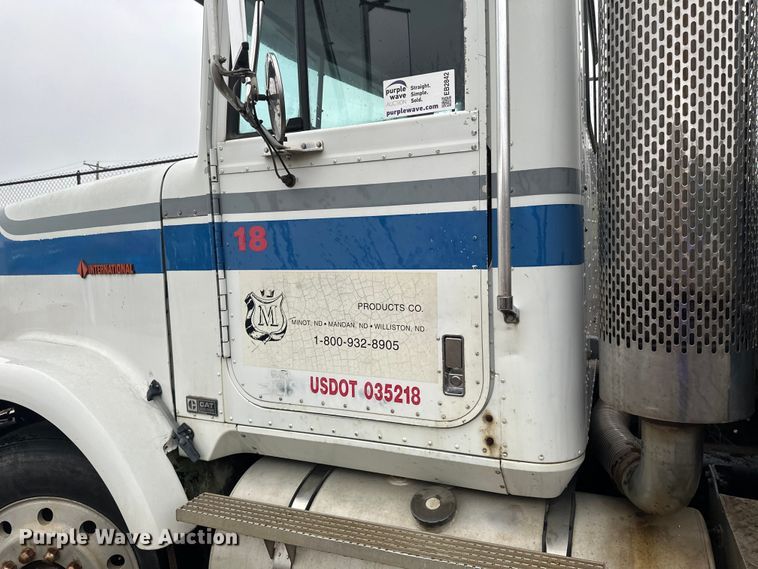 image for item EB2842 1988 International 9300 crane truck