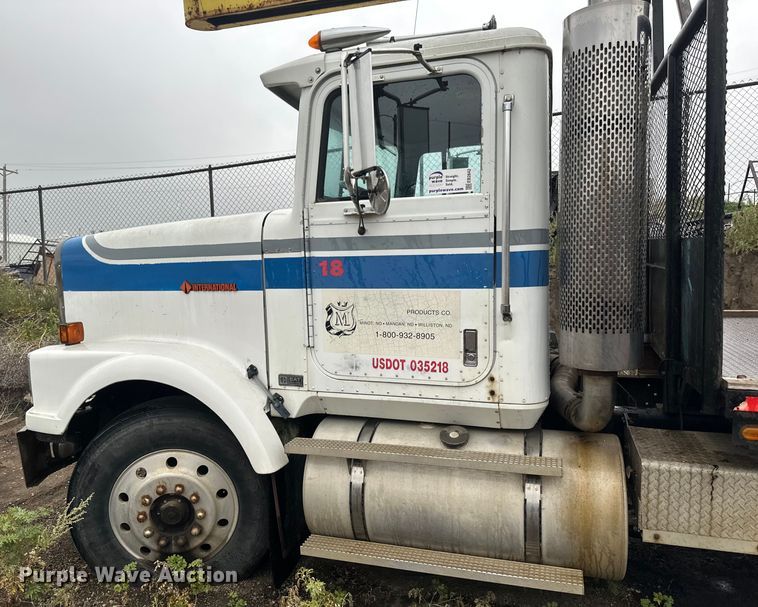 image for item EB2842 1988 International 9300 crane truck