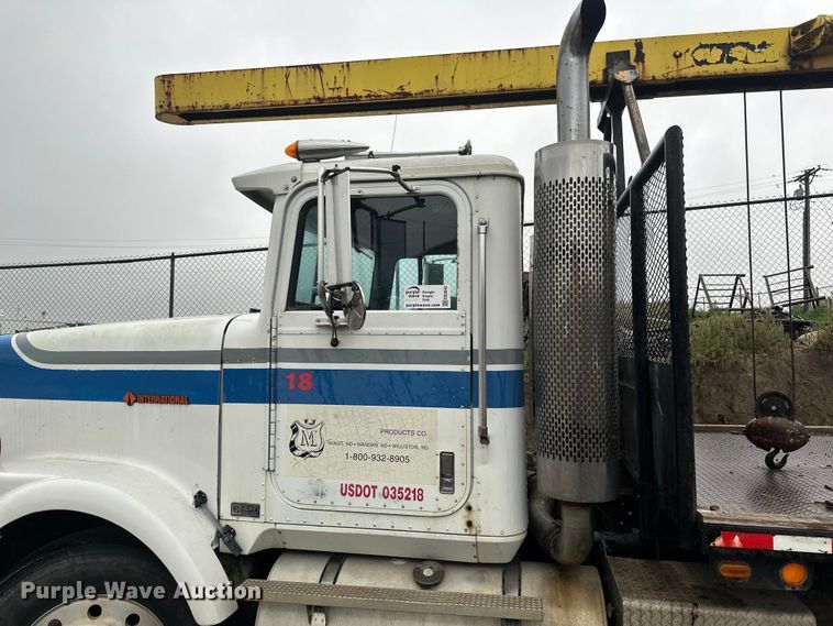 image for item EB2842 1988 International 9300 crane truck