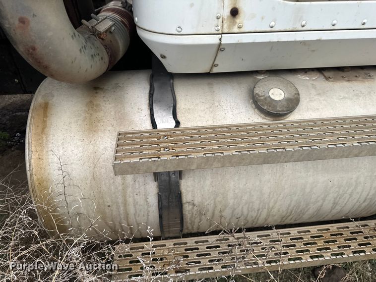 image for item EB2842 1988 International 9300 crane truck