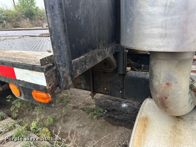 image for item EB2842 1988 International 9300 crane truck