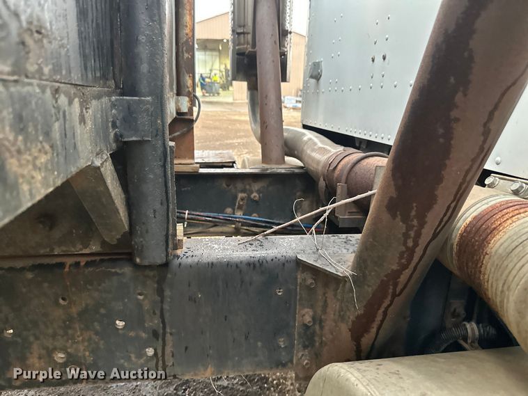 image for item EB2842 1988 International 9300 crane truck