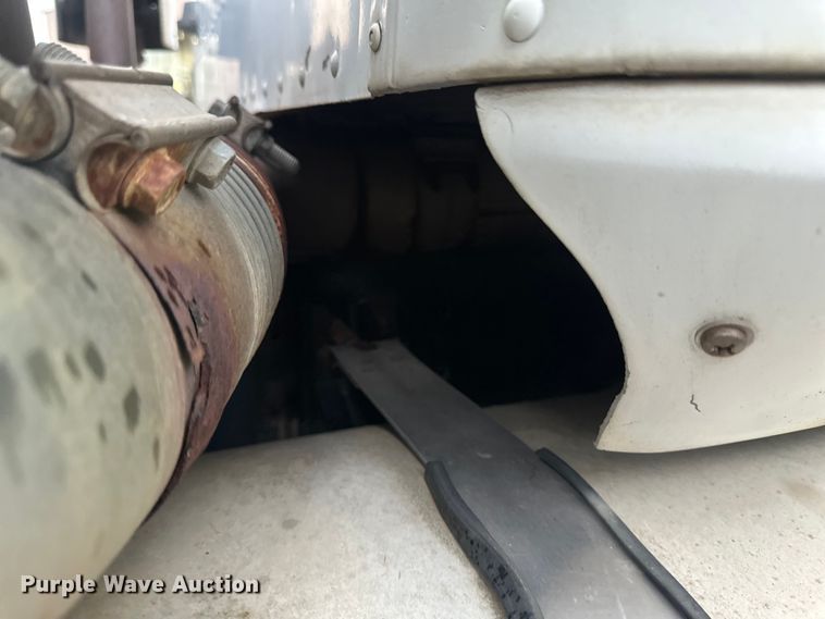 image for item EB2842 1988 International 9300 crane truck