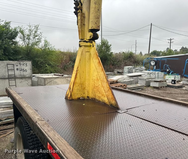 image for item EB2842 1988 International 9300 crane truck