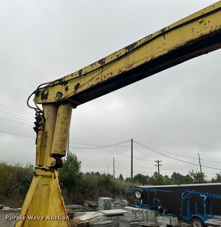 image for item EB2842 1988 International 9300 crane truck