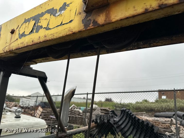 image for item EB2842 1988 International 9300 crane truck