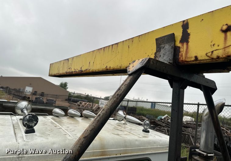 image for item EB2842 1988 International 9300 crane truck