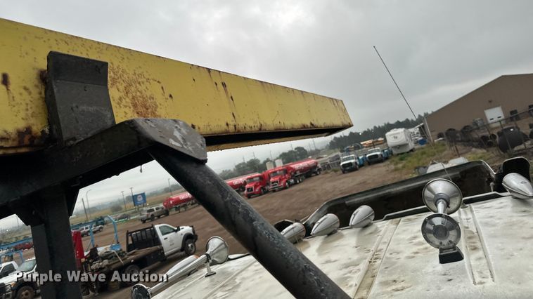 image for item EB2842 1988 International 9300 crane truck