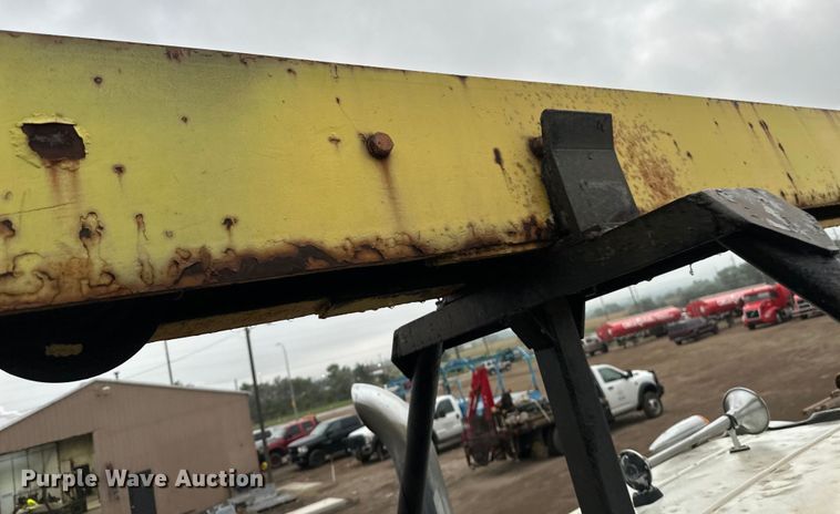 image for item EB2842 1988 International 9300 crane truck