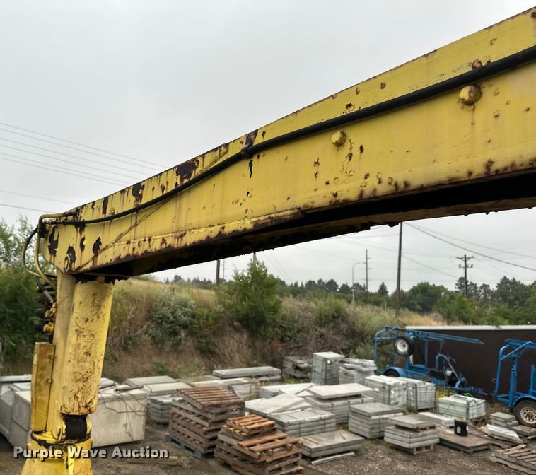 image for item EB2842 1988 International 9300 crane truck