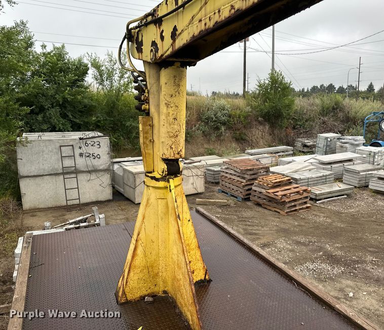 image for item EB2842 1988 International 9300 crane truck