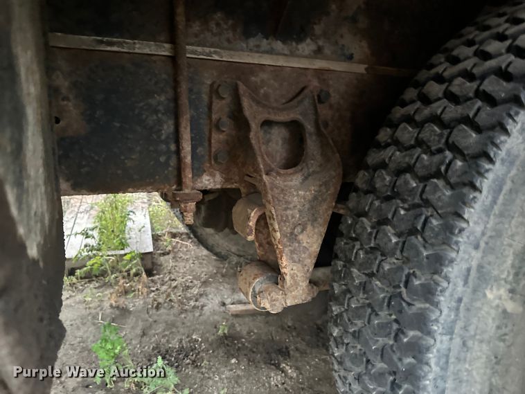 image for item EB2842 1988 International 9300 crane truck