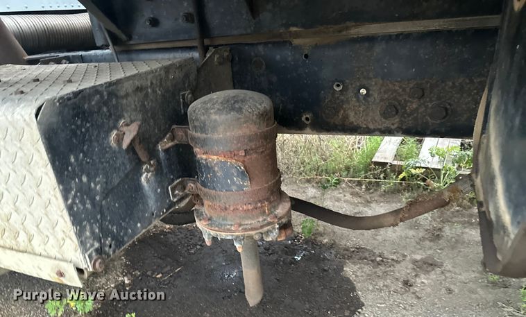 image for item EB2842 1988 International 9300 crane truck