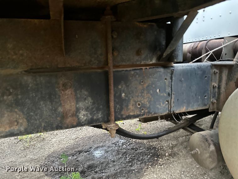 image for item EB2842 1988 International 9300 crane truck