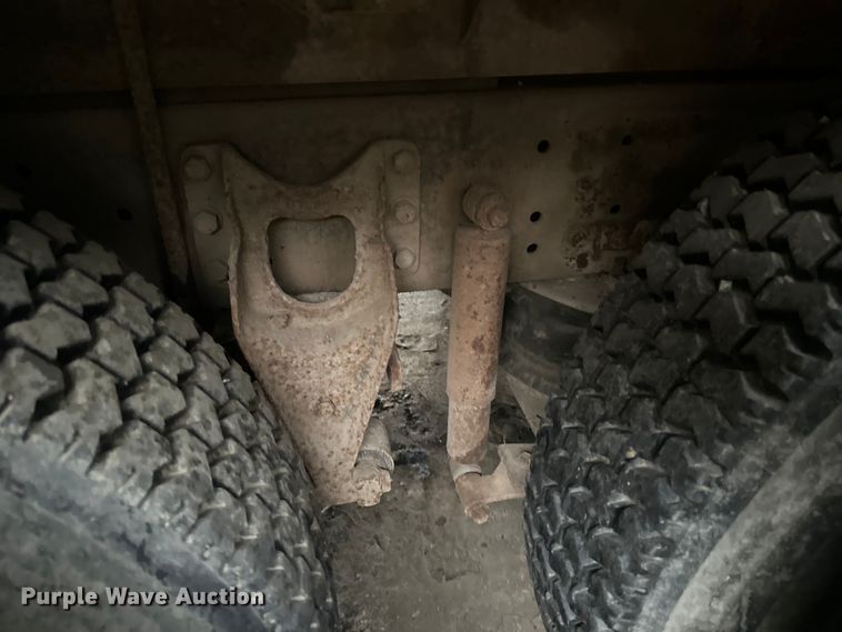 image for item EB2842 1988 International 9300 crane truck