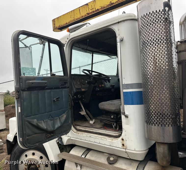 image for item EB2842 1988 International 9300 crane truck