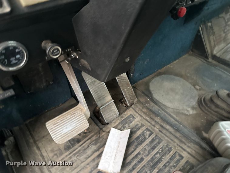 image for item EB2842 1988 International 9300 crane truck