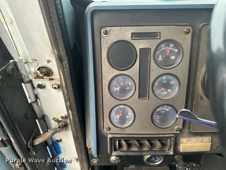 image for item EB2842 1988 International 9300 crane truck