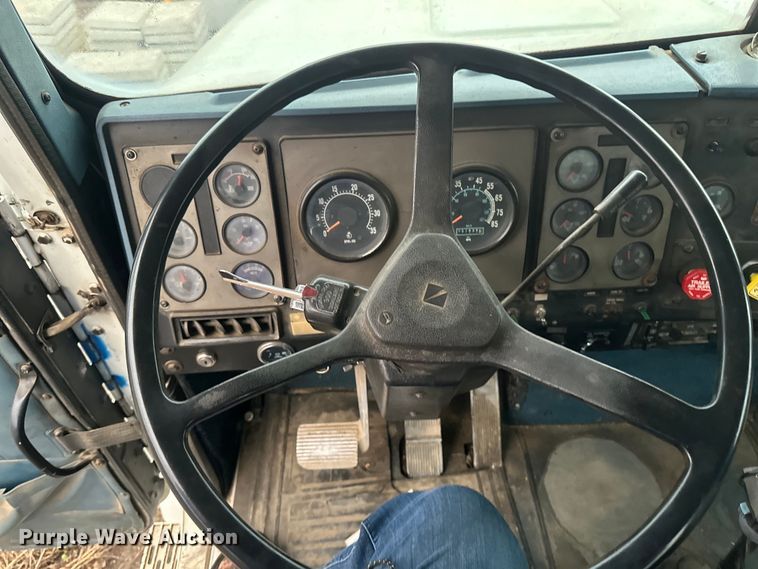 image for item EB2842 1988 International 9300 crane truck