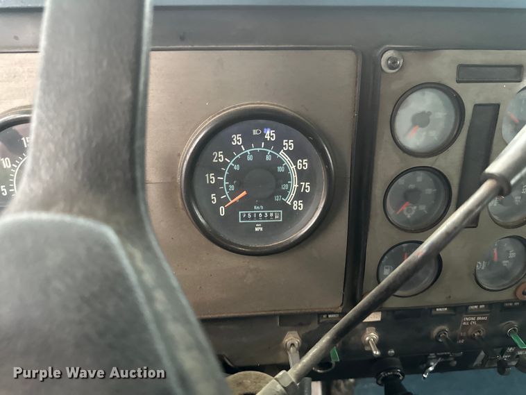 image for item EB2842 1988 International 9300 crane truck