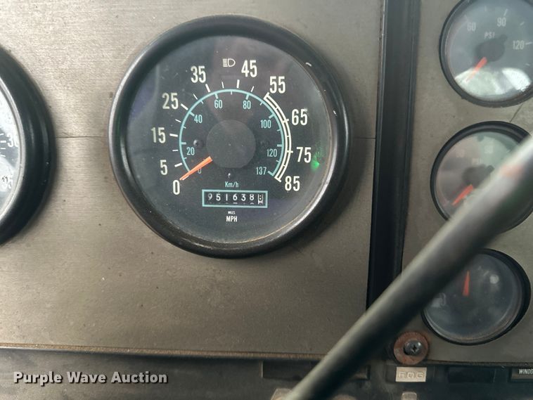 image for item EB2842 1988 International 9300 crane truck