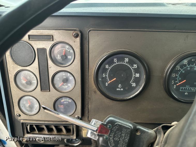 image for item EB2842 1988 International 9300 crane truck