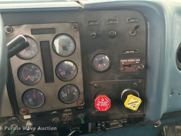 image for item EB2842 1988 International 9300 crane truck