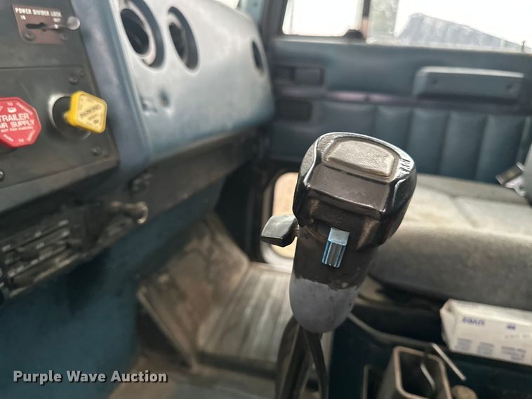 image for item EB2842 1988 International 9300 crane truck