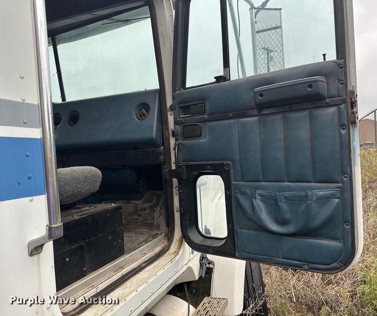 image for item EB2842 1988 International 9300 crane truck