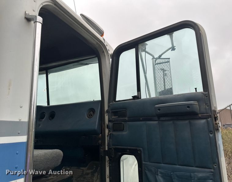 image for item EB2842 1988 International 9300 crane truck