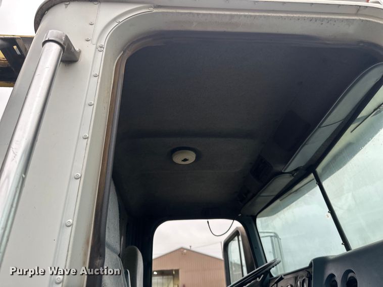 image for item EB2842 1988 International 9300 crane truck