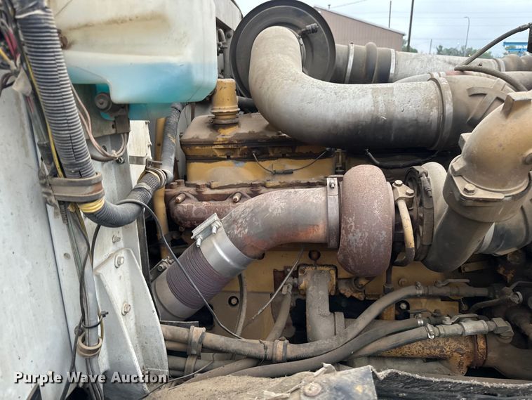 image for item EB2842 1988 International 9300 crane truck