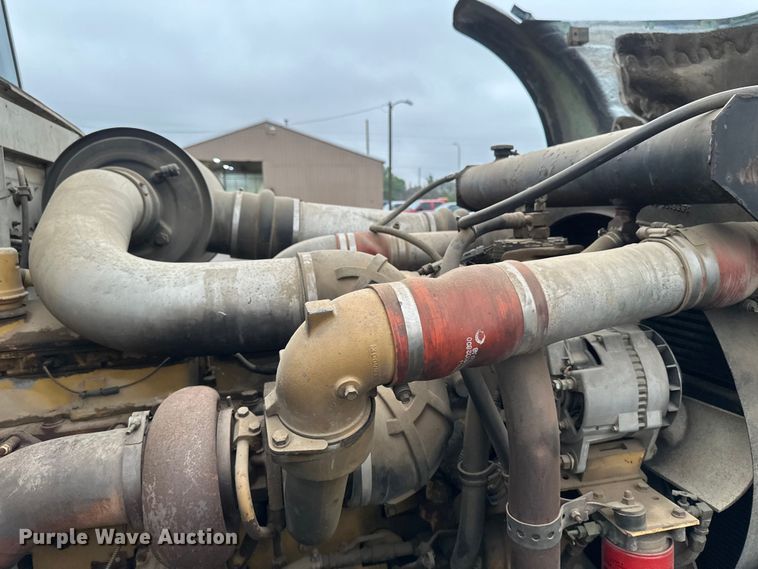 image for item EB2842 1988 International 9300 crane truck