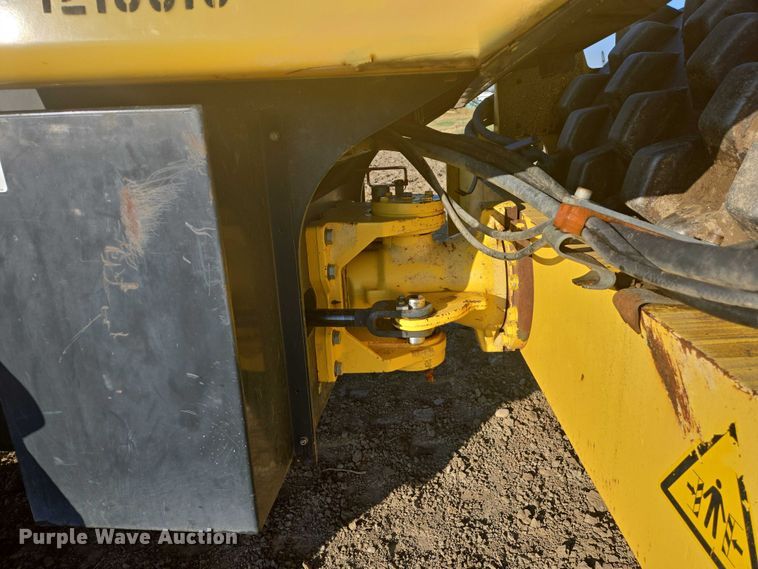 image for item EC1173 2011 Bomag BW213PDH-40 single drum roller