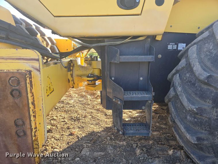 image for item EC1173 2011 Bomag BW213PDH-40 single drum roller