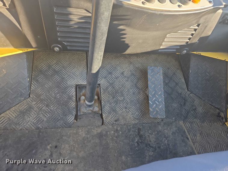 image for item EC1173 2011 Bomag BW213PDH-40 single drum roller